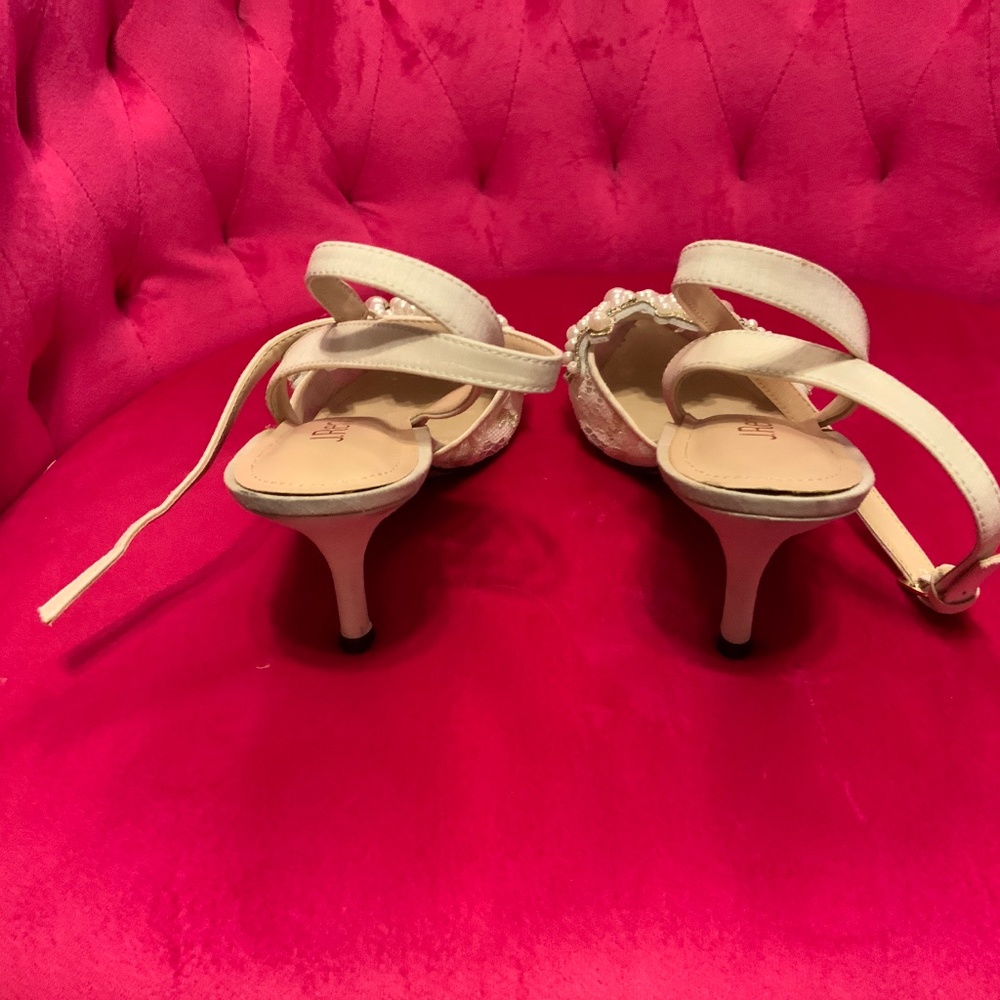 J Renee Size 10-1/2 Women’s pumps in Ivory with white Faux Pearls - Picture 4 of 5